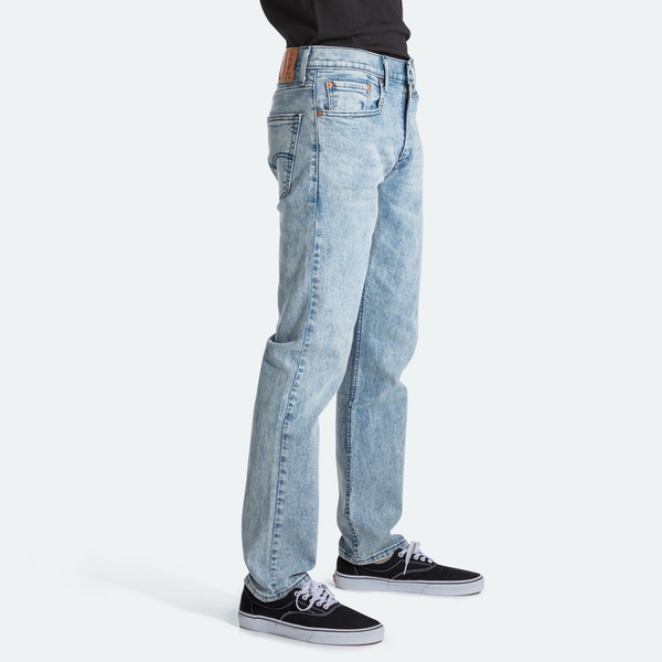 phối quần jeans với áo len cashmere