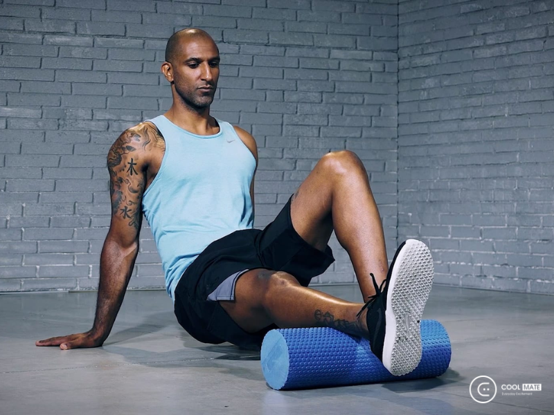 Động tác lăn bắp chân với foam roller