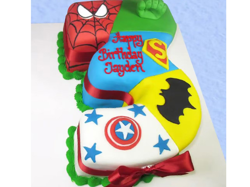 Mẫu bánh dành cho các bé trai yêu thích nhân vật siêu anh hùng