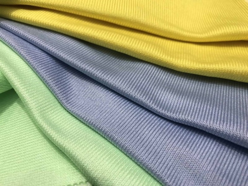 Dòng vải phổ biến được nhiều công ty lựa chọn để may áo khoác 