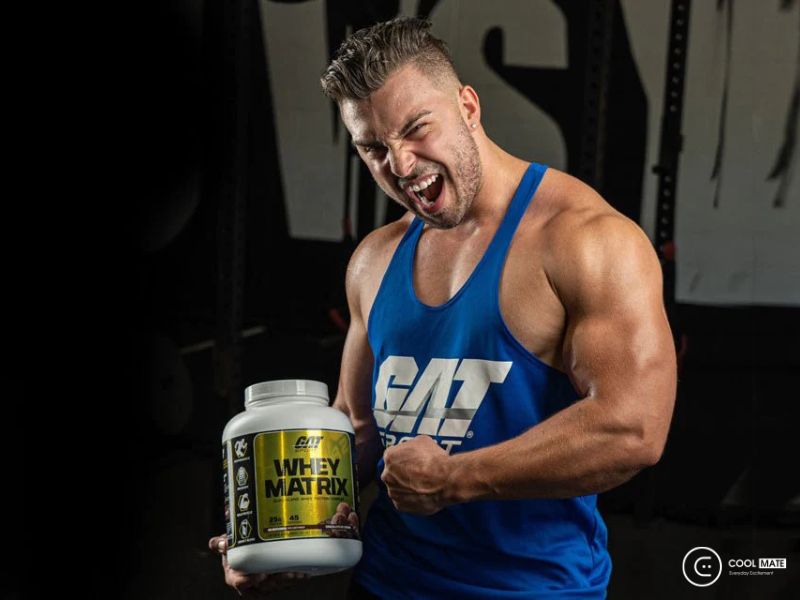 Nên uống gì sau khi tập gym? Câu trả lời chính là sữa whey