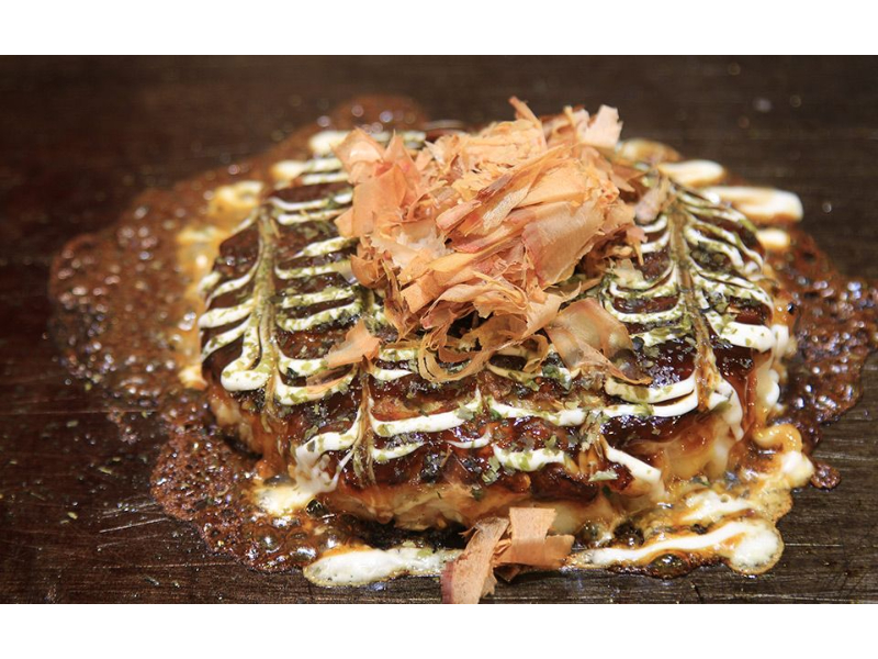 Điểm đặc biệt của nhà hàng là phục vụ theo kiểu teppanyaki - nấu nướng tại chỗ.