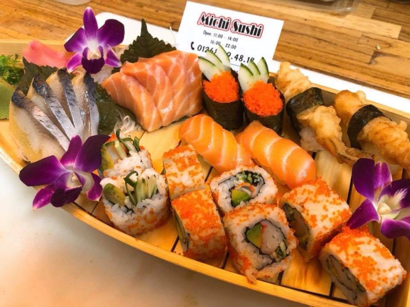 Tại Michi Sushi, bạn sẽ được khám phá những món sushi được biến tấu xinh xắn và độc đáo.