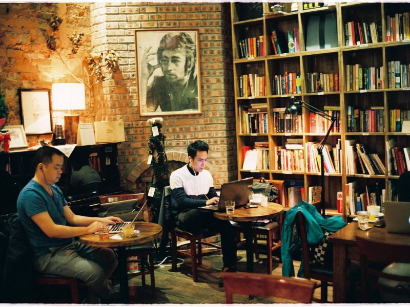 Không gian ấm cúng của Tranquil Books & Coffee