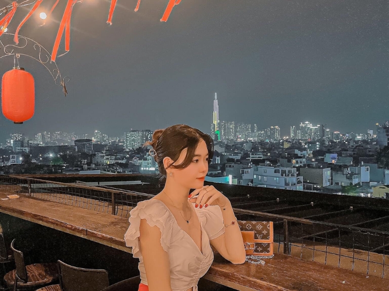 quan-cocktail-rooftop-o-Sai-Gon