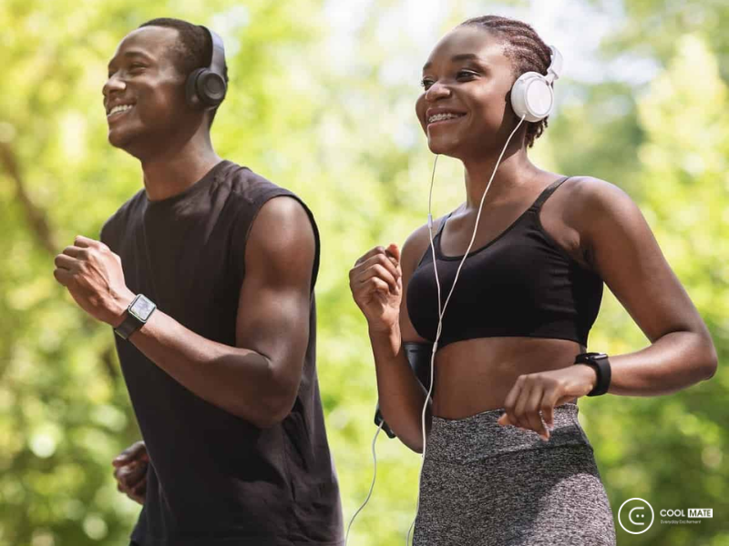 Vừa chạy bộ vừa nghe nhạc giúp giữ nhịp độ khi chạy 