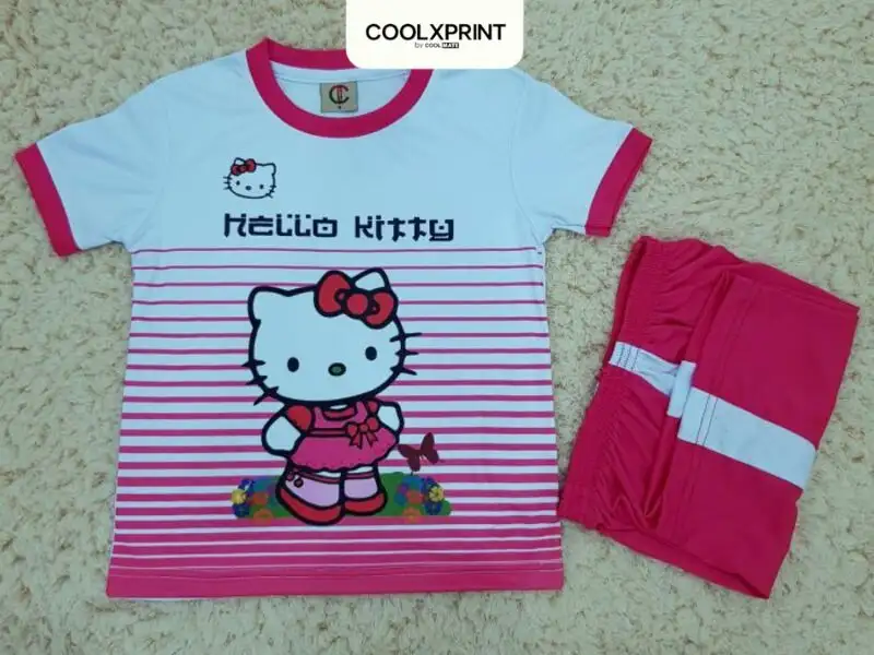 Bộ đồ Hello Kitty cho trẻ em