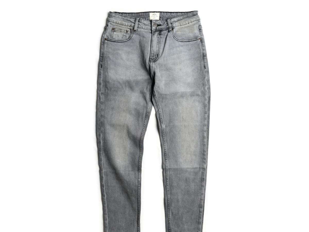 Lựa chọn gam màu xám cho những chiếc quần Jeans bạn mặc thường xuyên nhất