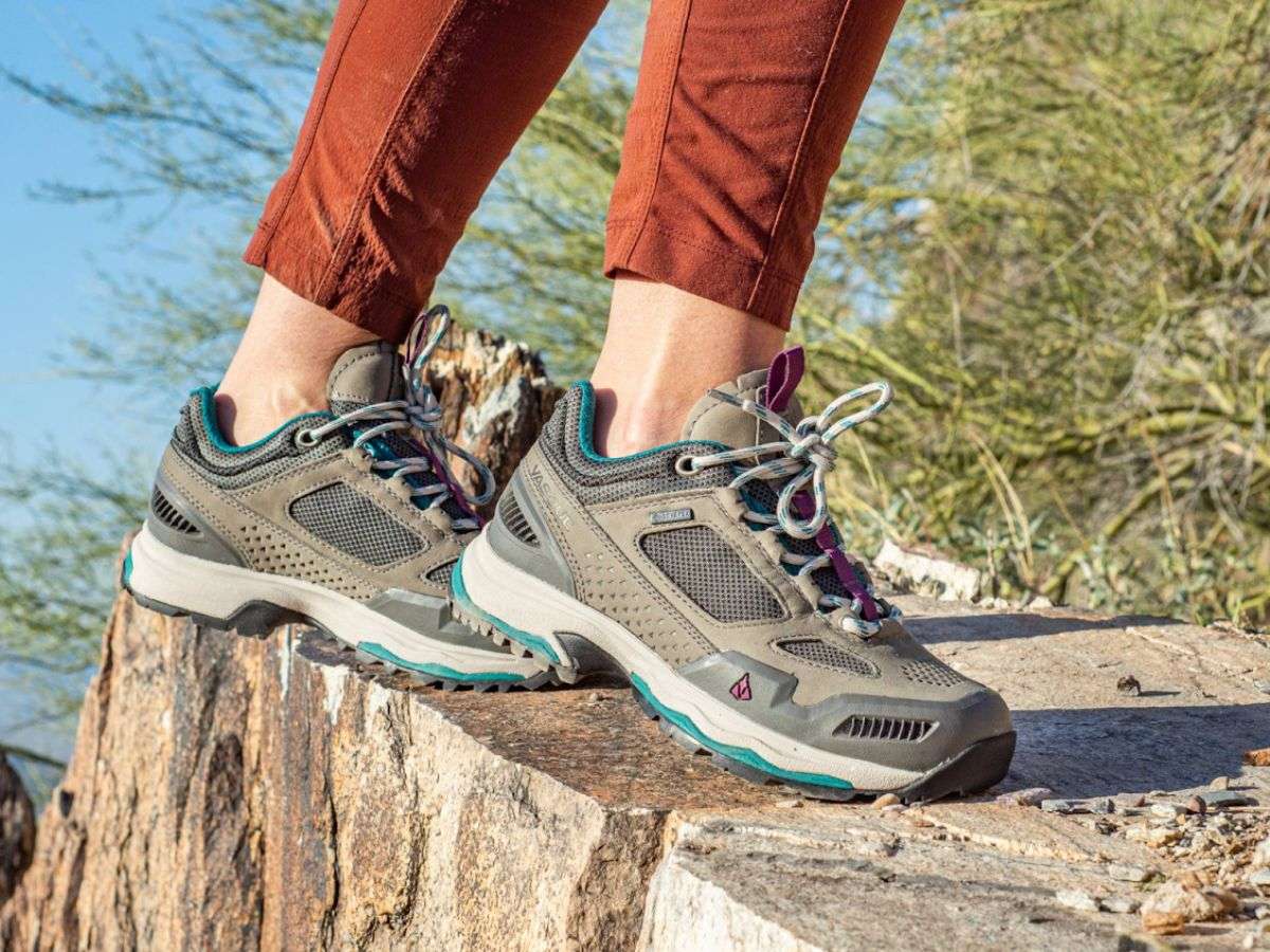 Một đôi giày trekking chất lượng cần sở hữu những tính năng hỗ trợ quan trọng