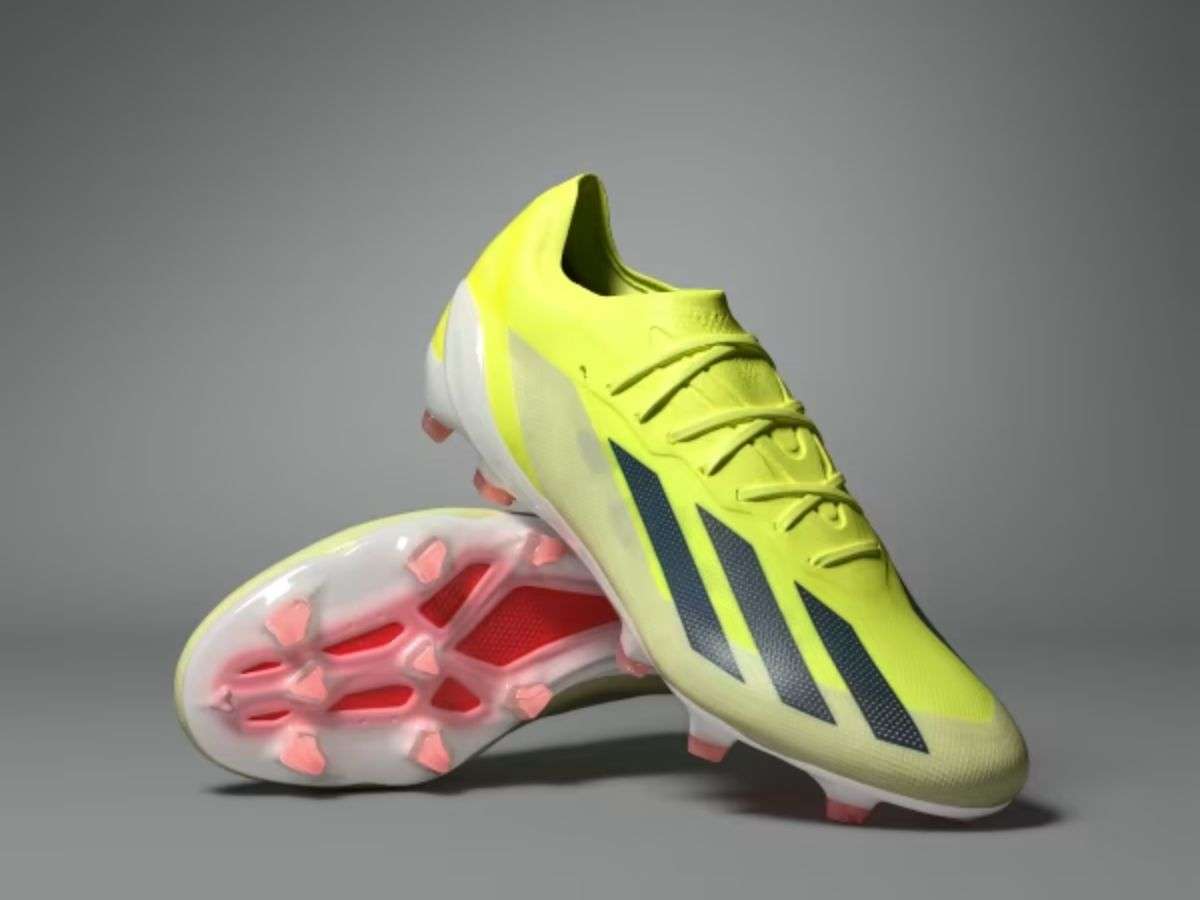 Giày Adidas X Crazyfast nổi bật với lớp upper mỏng và đế giày