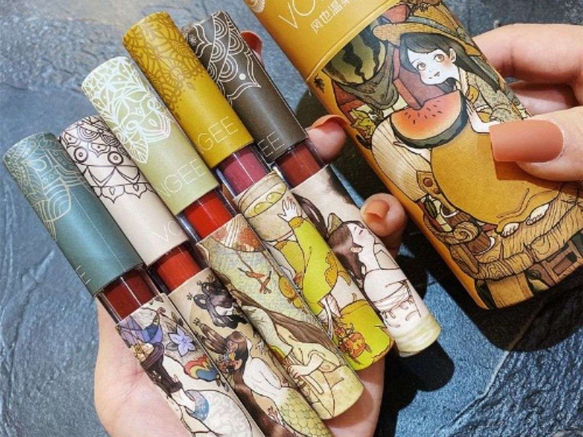 Vongee thường được biết đến qua các set son mini
