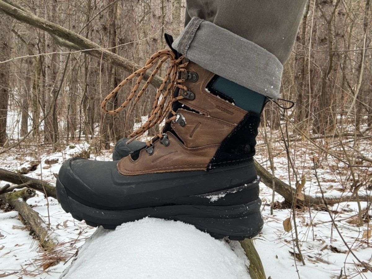 The North Face Chilkat V 400 là mẫu giày kinh điển