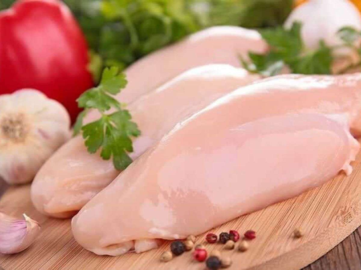 Ức gà giàu protein, ít chất béo, dễ chế biến hỗ trợ tăng cơ cho gymer