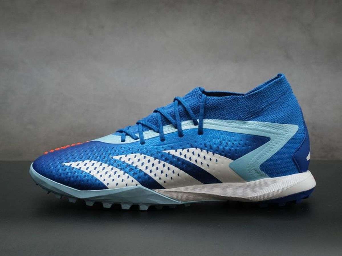 Adidas nổi tiếng với sự bền bỉ và thiết kế cân bằng
