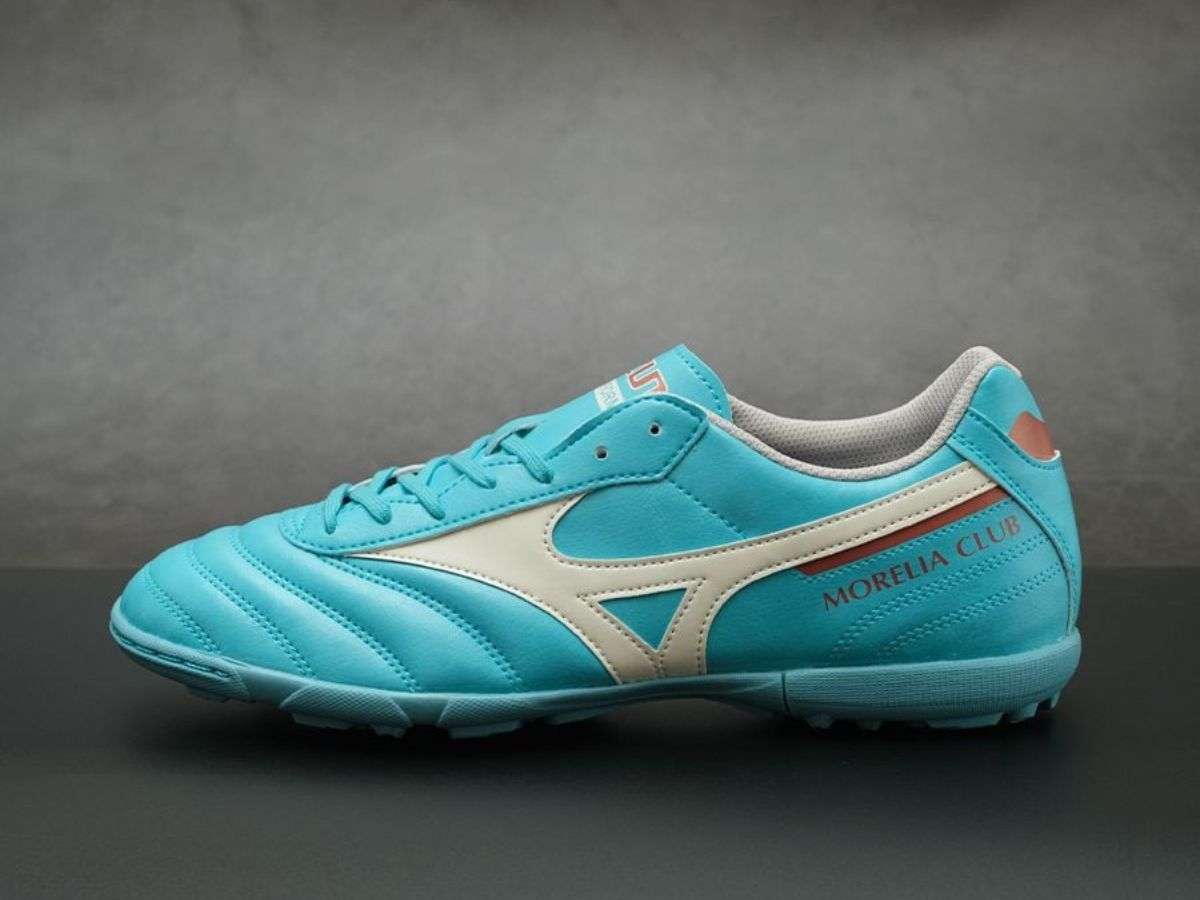 Giày bóng đá Mizuno