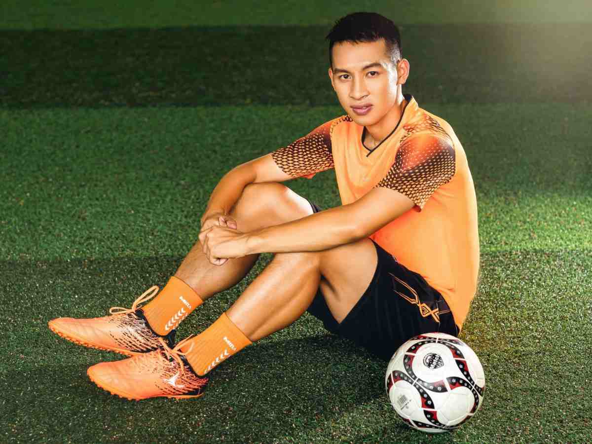Chọn loại giày phù hợp với vị trí chơi trên sân