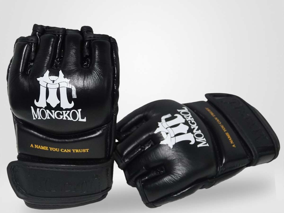 Găng tay MMA da thật thường bền và chịu mài mòn tốt 