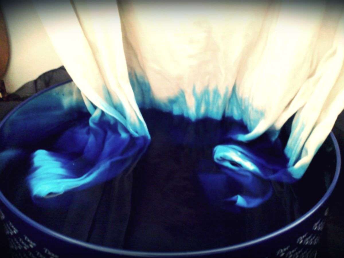 Nhuộm áo thun ombre
