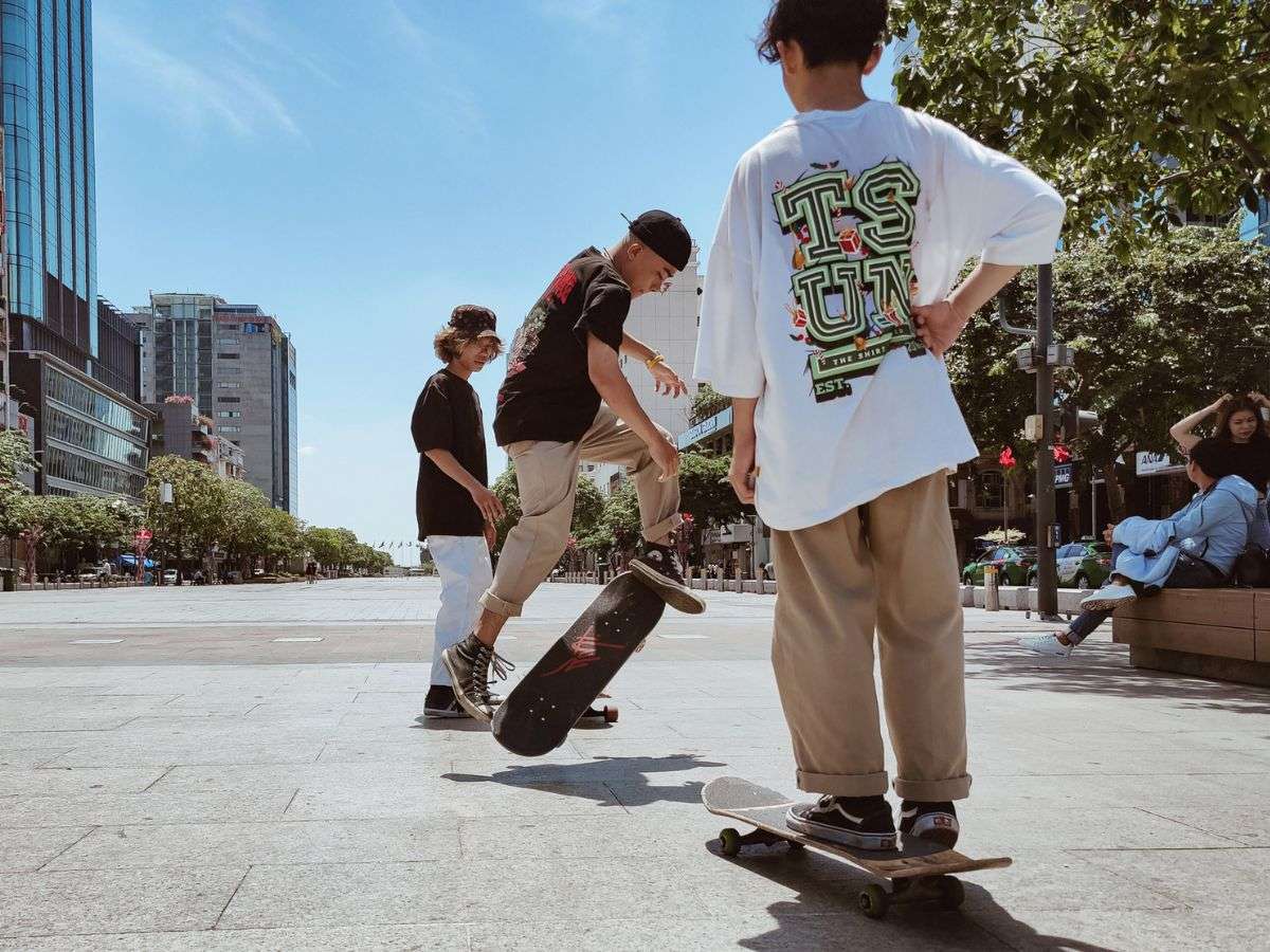 Giày trượt ván giờ đây không chỉ là công cụ của skater mà đã trở thành biểu tượng thời trang đường phố