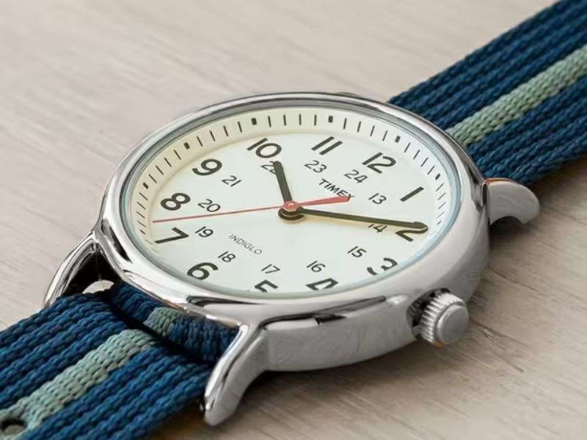 Chiếc đồng hồ Timex T2N654KW