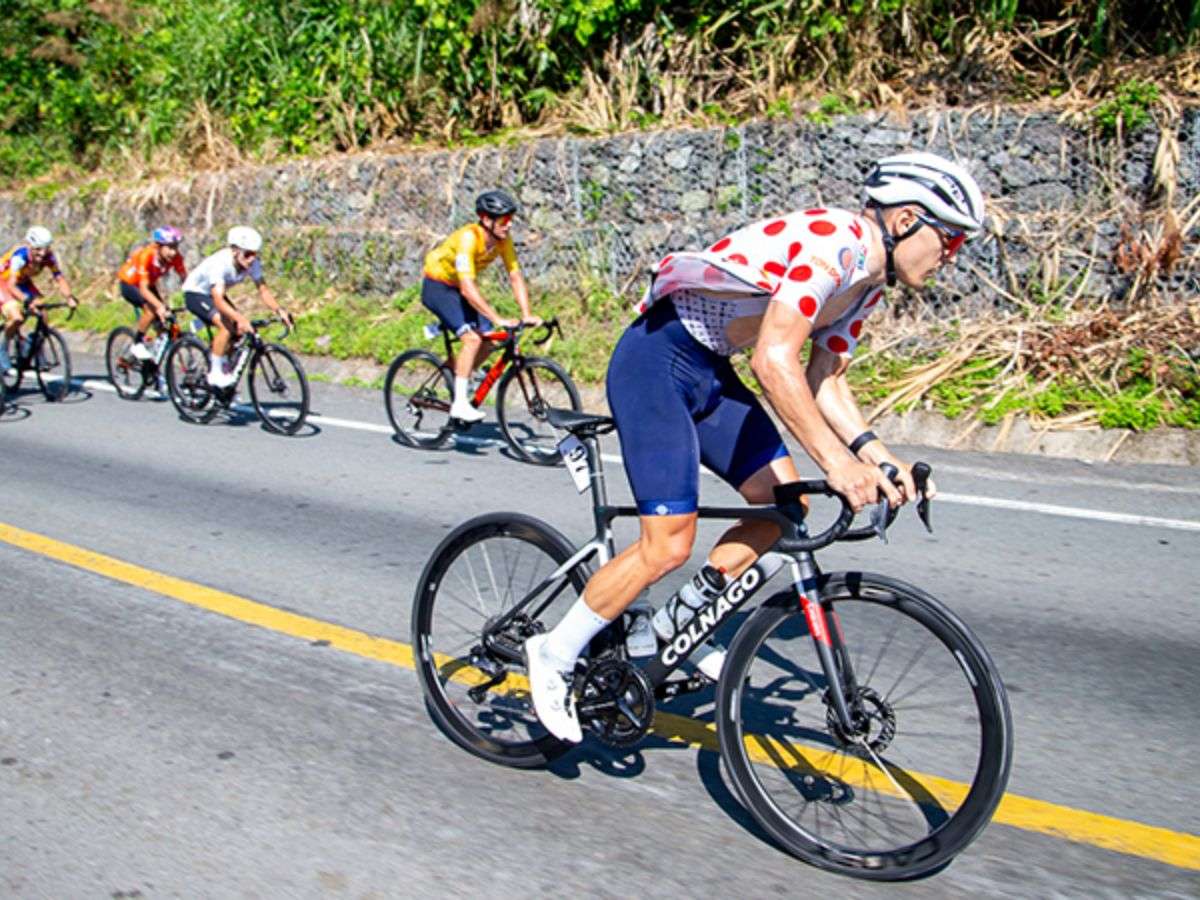 Áo Chấm Bi Đỏ (Maillot à Pois Rouges)
