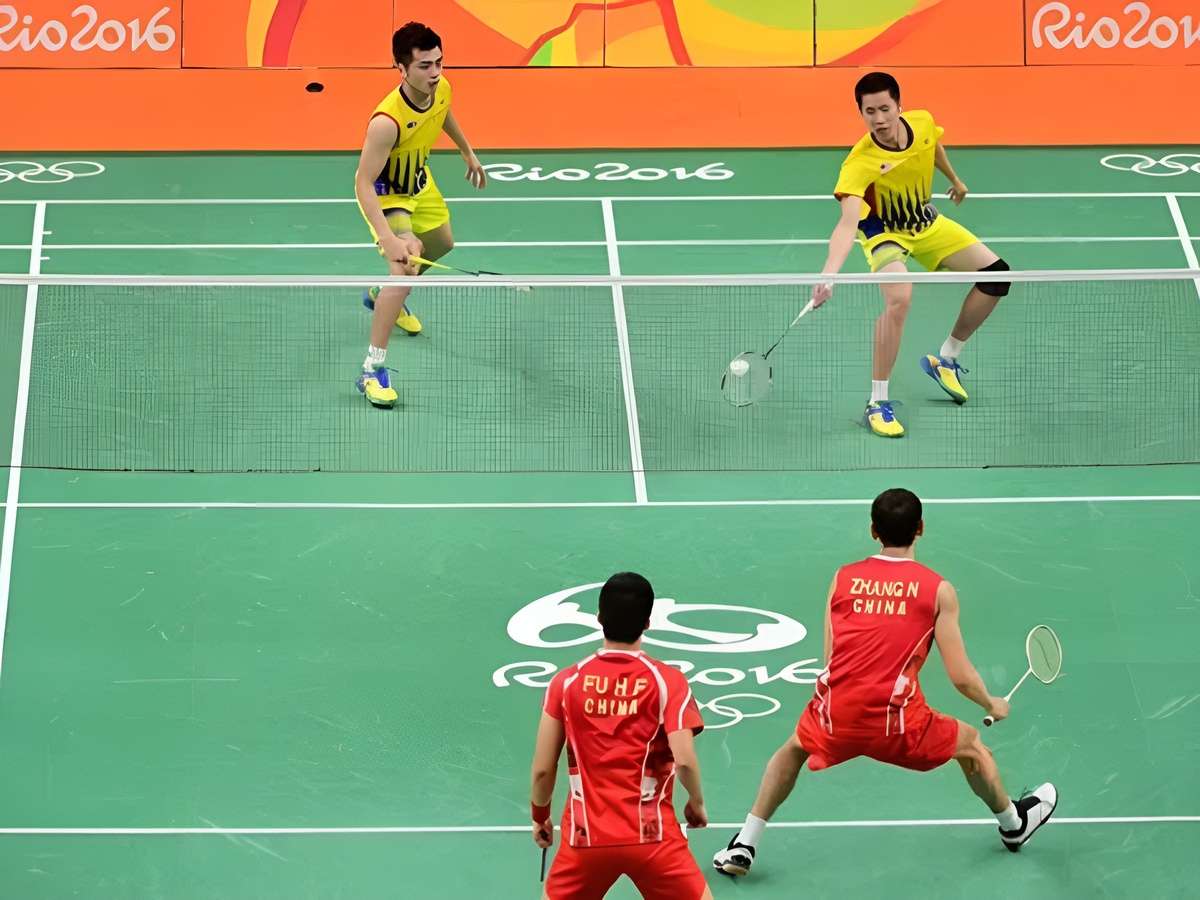 Khi chọn giày cầu lông, bạn nên cân nhắc dựa trên lối chơi để tìm được đôi giày phù hợp nhất