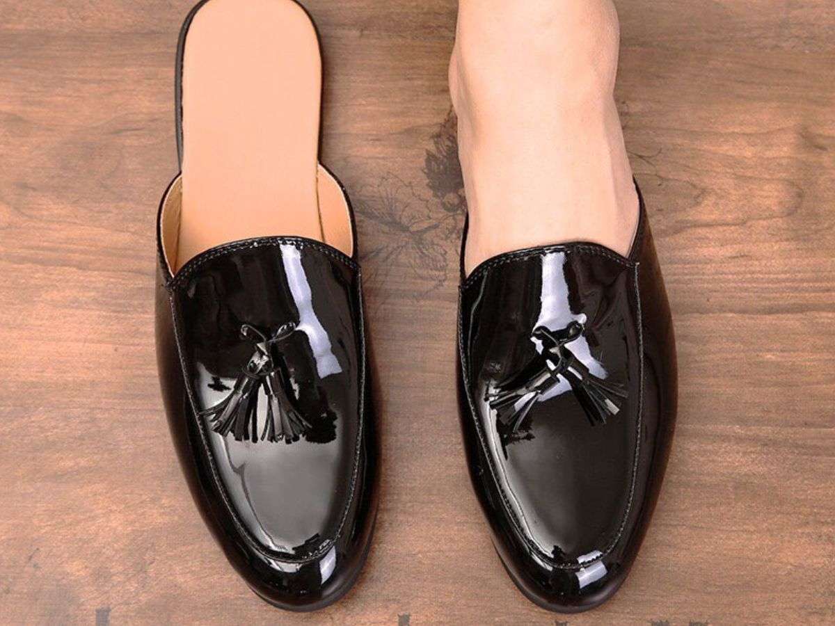 Giày sục nam da bóng mang đến vẻ ngoài cực kỳ sang trọng