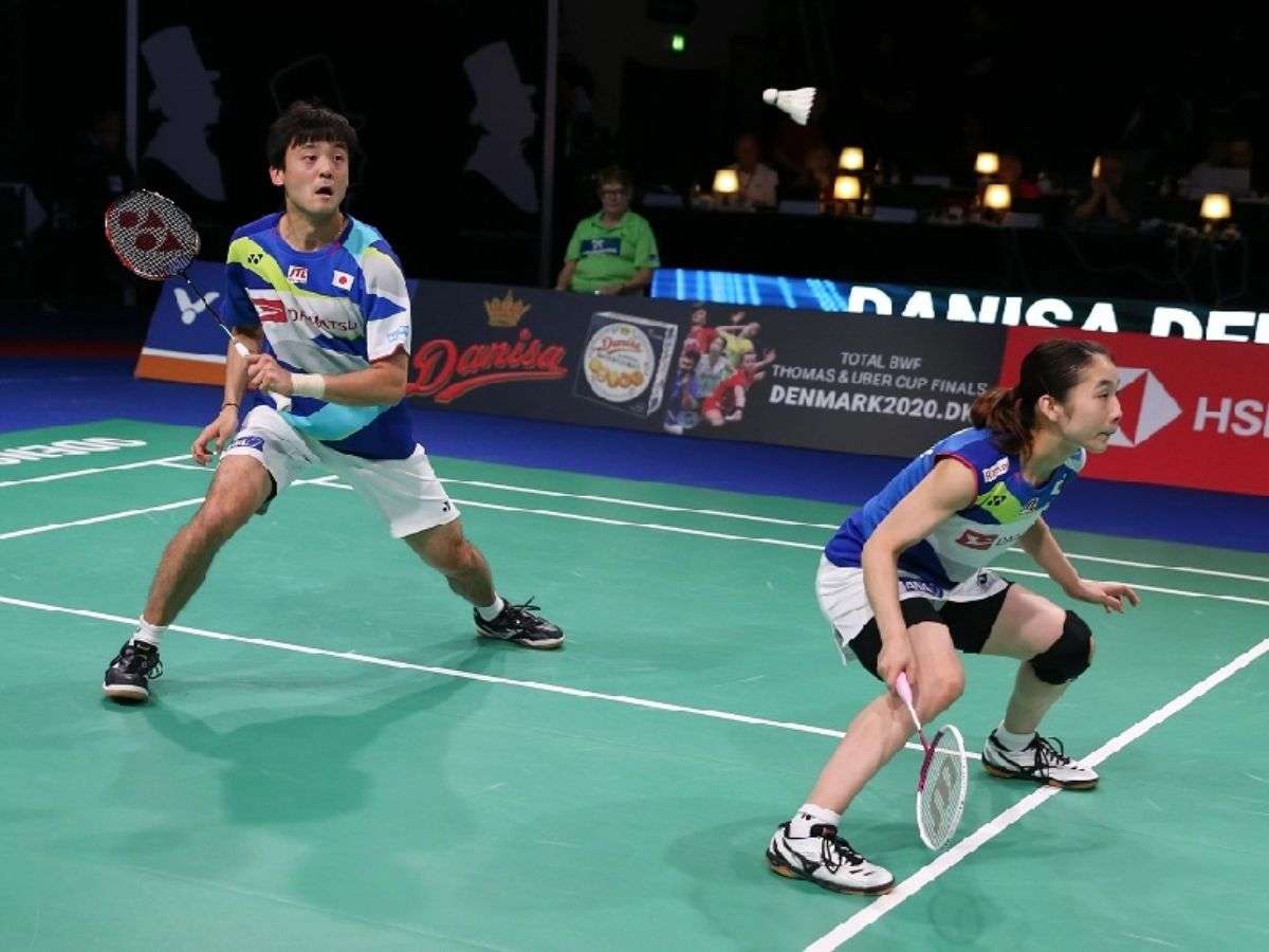 Việc chọn áo cầu lông phù hợp với vóc dáng đóng vai trò quan trọng trong việc vừa đảm bảo sự thoải mái