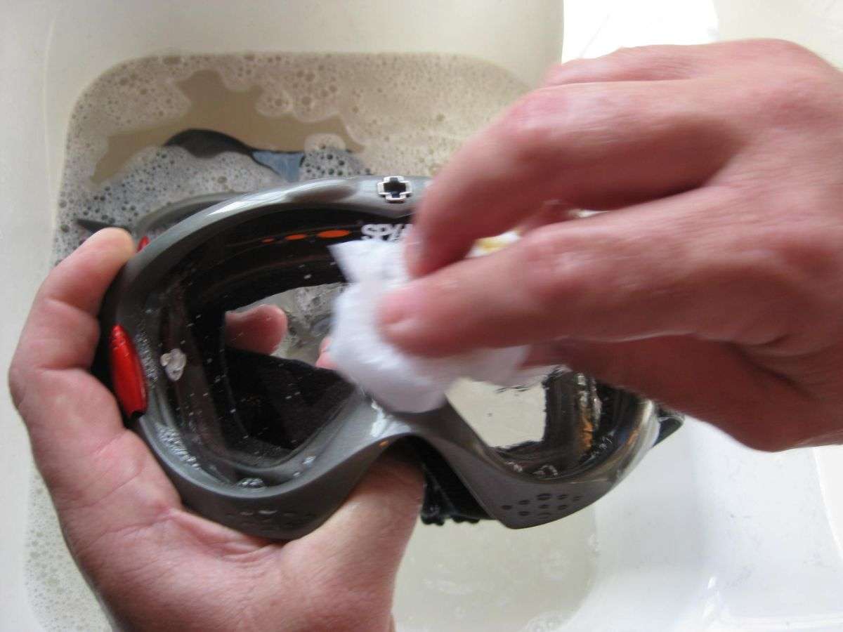 Vệ sinh kính để đạt chất lượng tốt