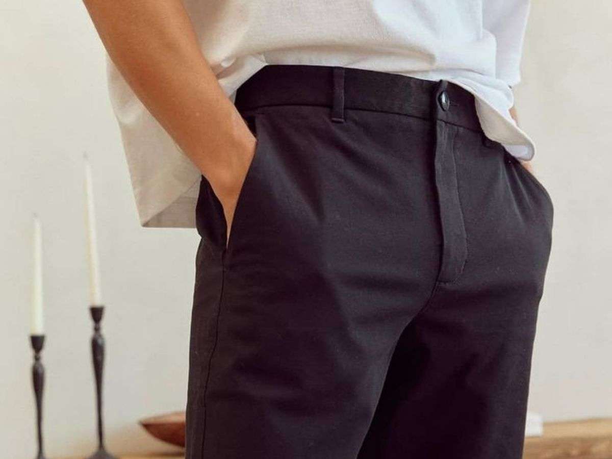 Áp dụng kỹ thuật sơ vin vạt trước với áo thun oversize nam để giúp set đồ gọn gàng và tôn dáng hơn