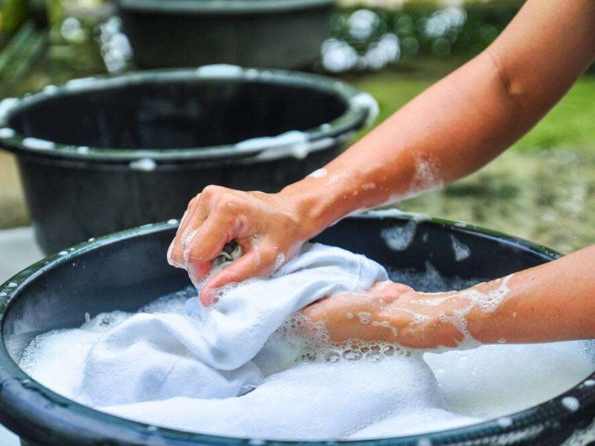 Giặt quần áo bằng tay với các bước đơn giản