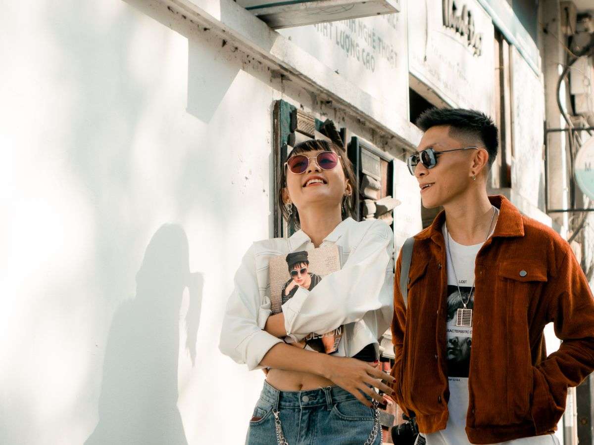 Nhớ chú ý trang phục thật chỉn chu trước khi lên hình