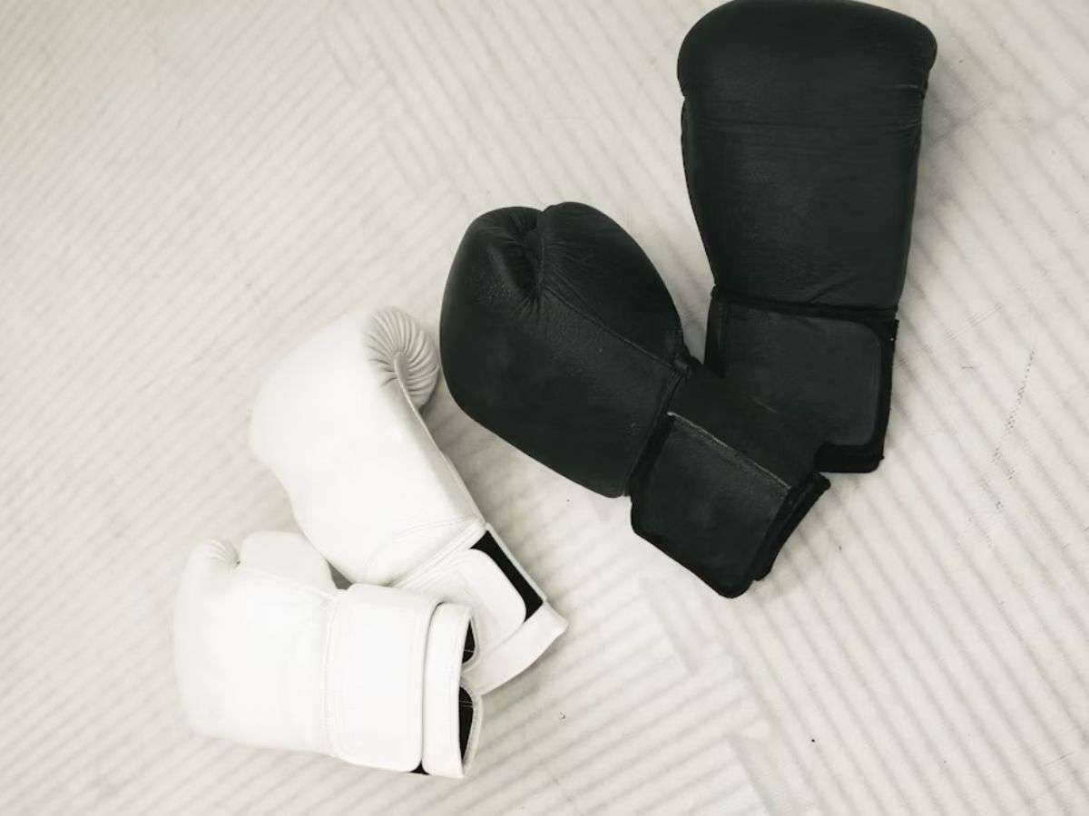 Găng tay boxing khóa dán