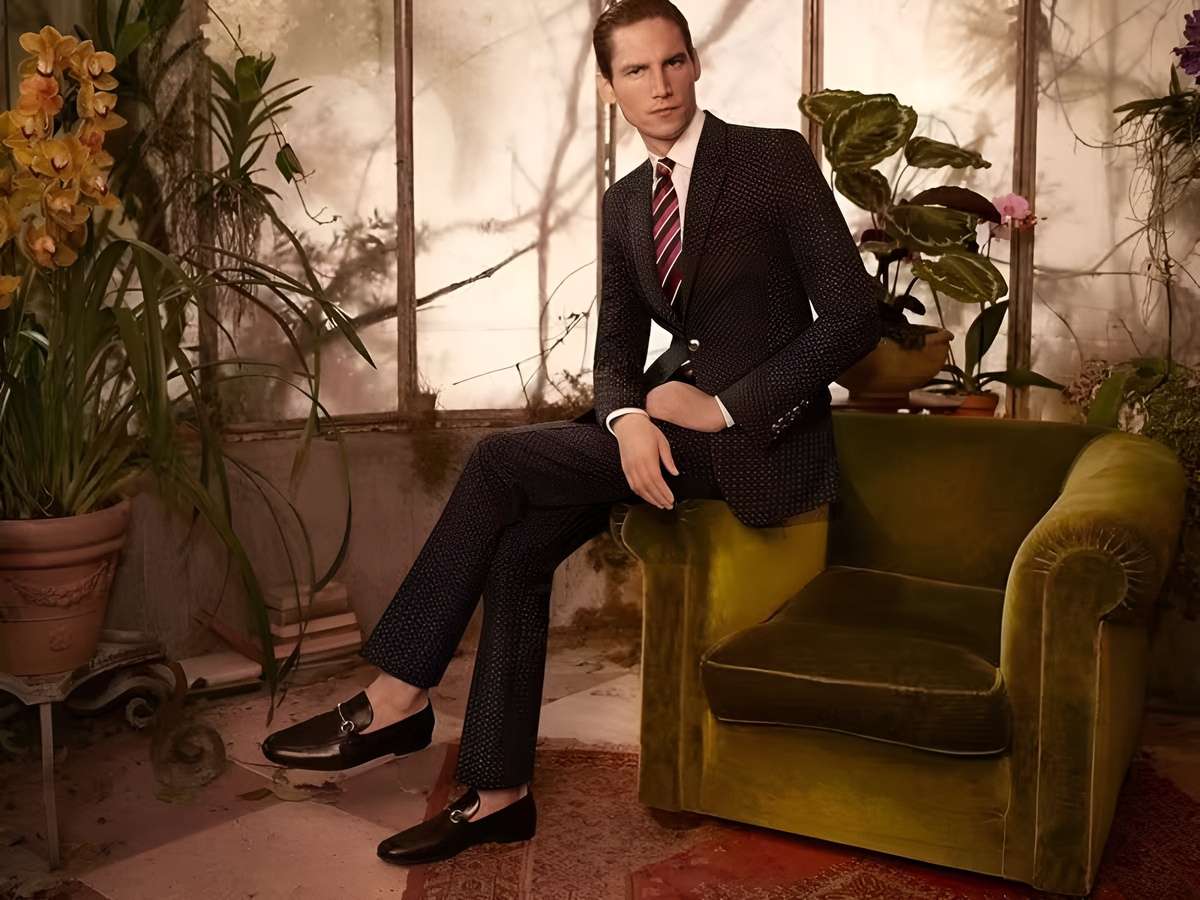 Khi phối đồ với giày Penny Loafer thì bẹn nên chọn phong cách thanh lịch, thời thượng là phù hợp nhất