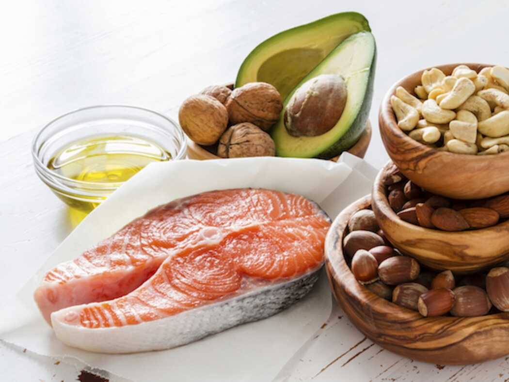 Chất béo tốt hỗ trợ phục hồi và cân bằng hormone, nên dùng vừa đủ sau tập luyện