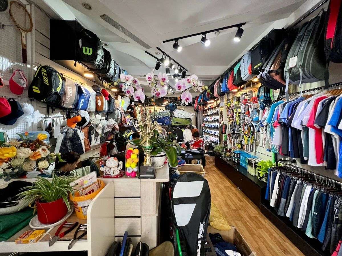 ShopVNB trưng bày nhiều sản phẩm tennis