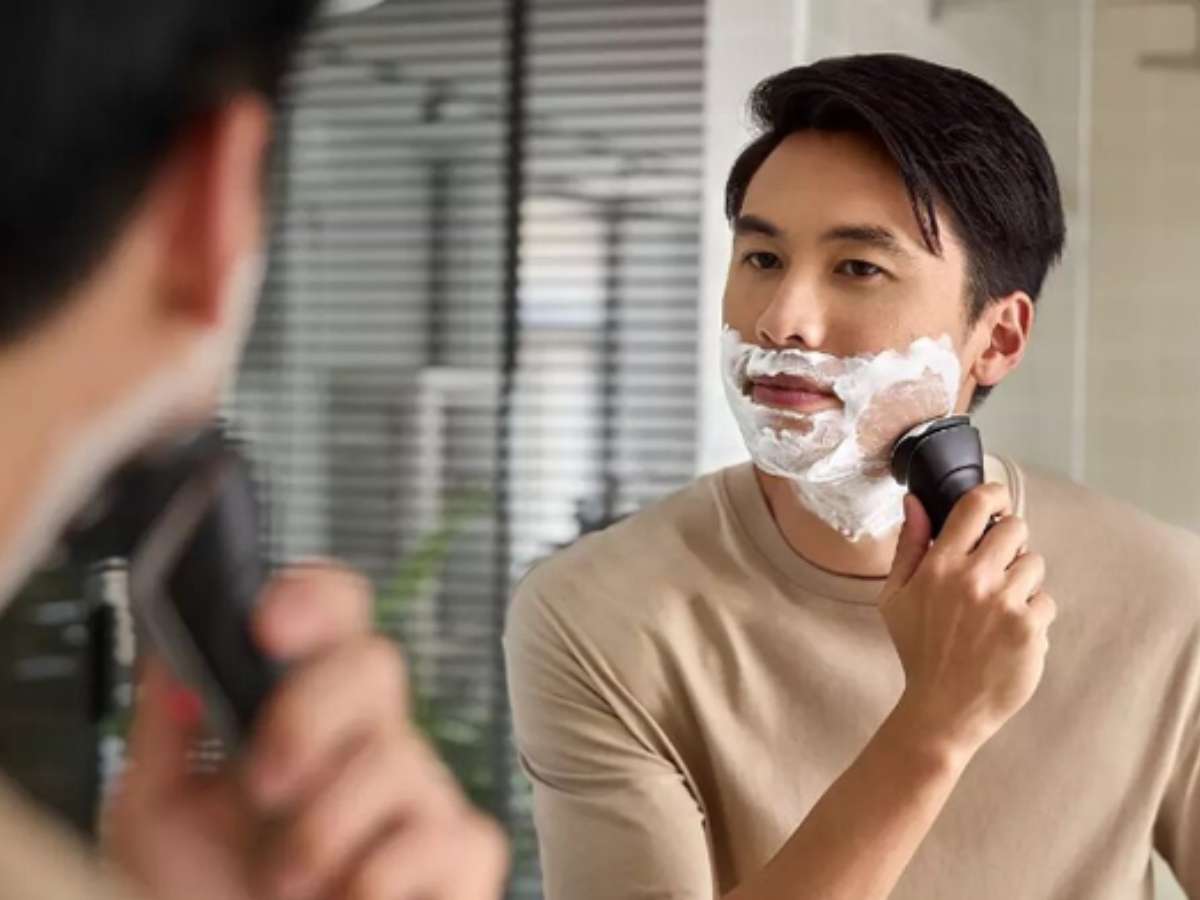 Cạo râu thường xuyên để cho da mặt khô thoáng 