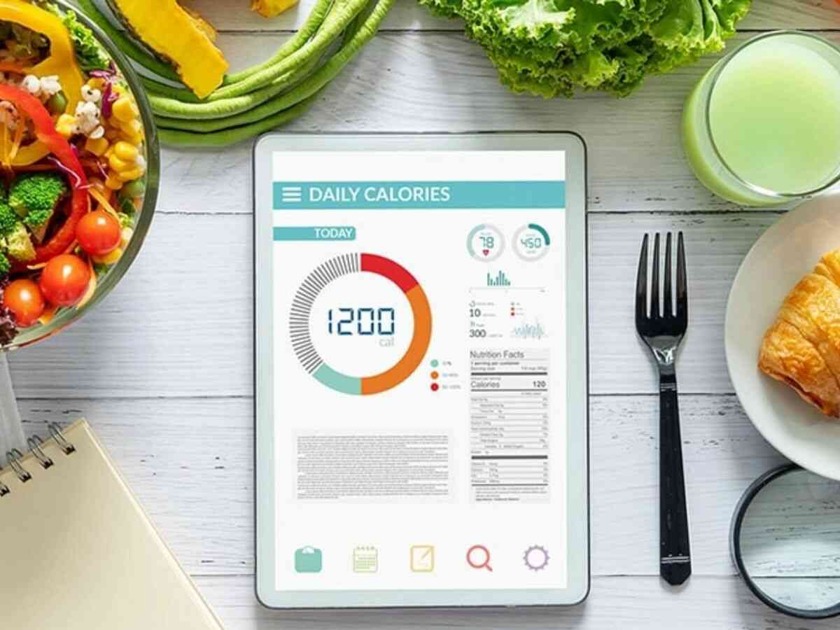 Theo dõi thực đơn hằng ngày giúp kiểm soát lượng calo nạp vào cơ thể