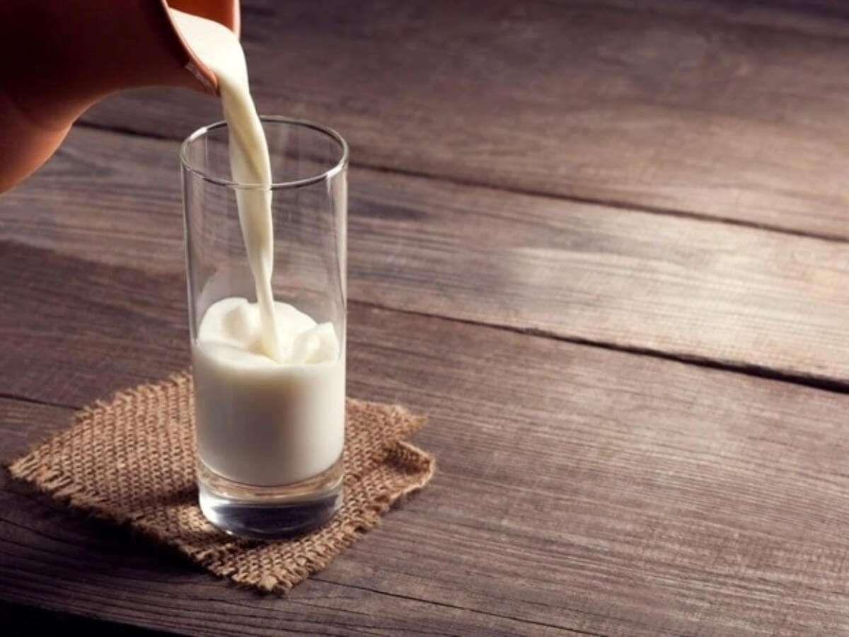 Sữa tươi và sữa hạt cung cấp protein, canxi và vi chất tốt cho xương và cơ