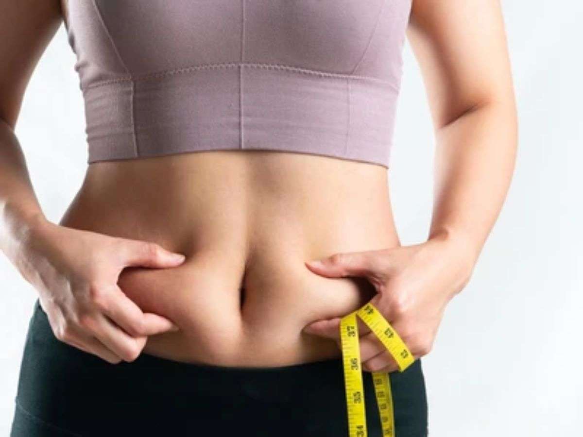 Tạo thâm hụt calo hợp lý, tăng cường protein, kết hợp tập tạ và cardio, uống đủ nước giúp giảm mỡ hiệu quả