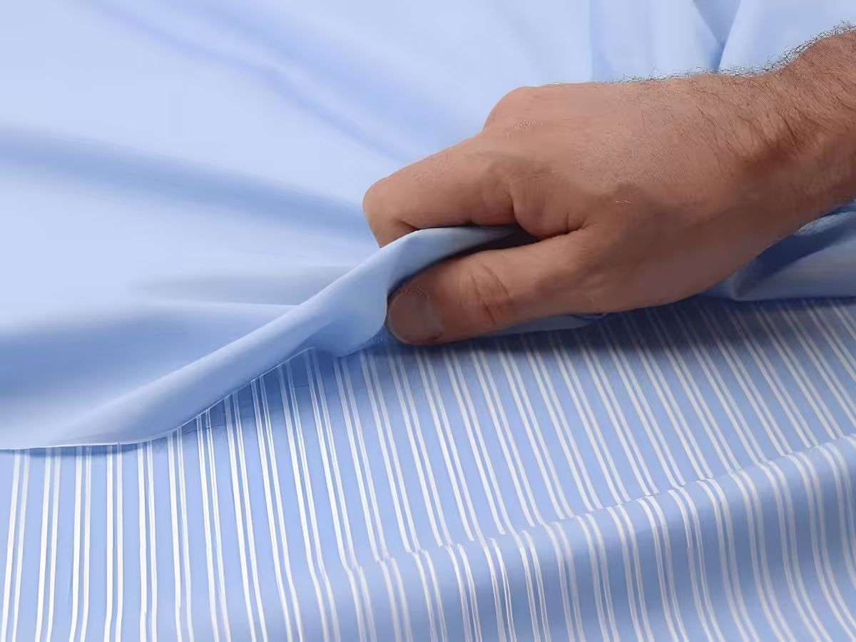  Kết cấu vải khác nhau giữa áo sơ mi truyền thống và áo sơ mi không nhăn