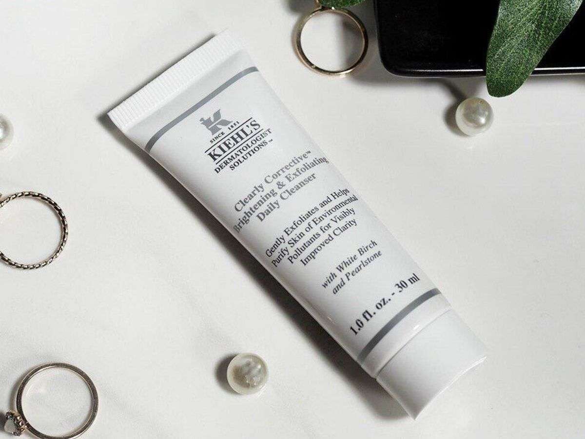 Kiehl’s Skin Brightening Exfoliator nhỏ gọn