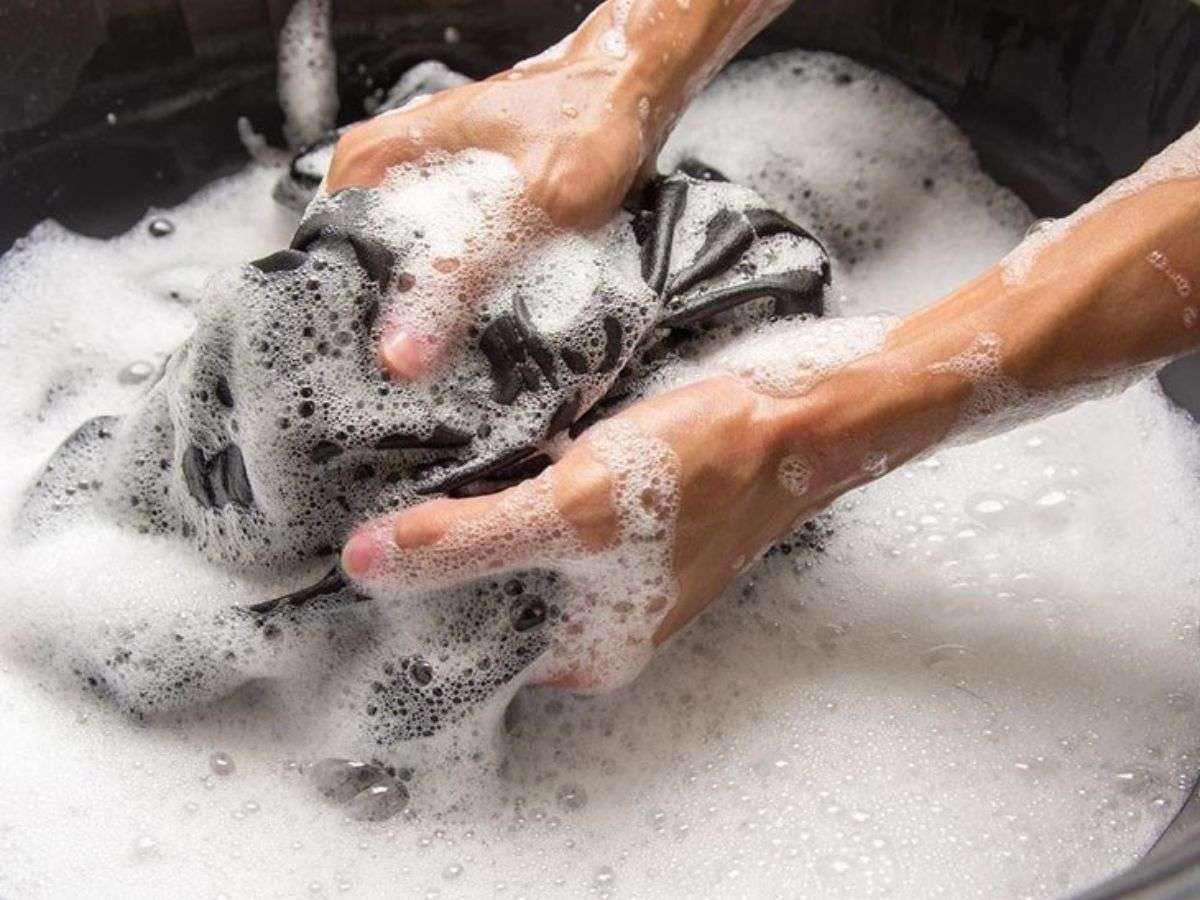 Ưu tiên giặt áo bằng tay