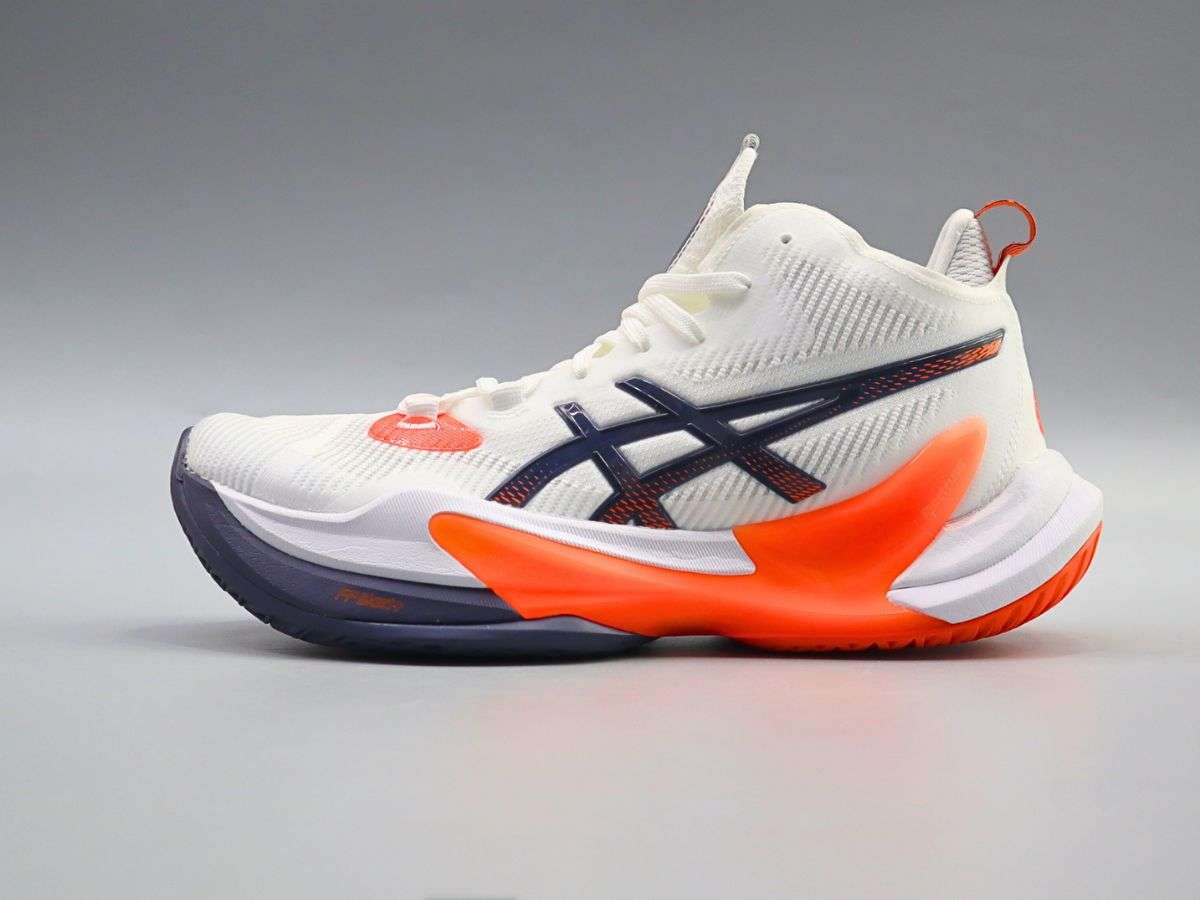 Nếu bạn cần một bệ phóng để chinh phục những cú bật nhảy, Asics Metarise là câu trả lời