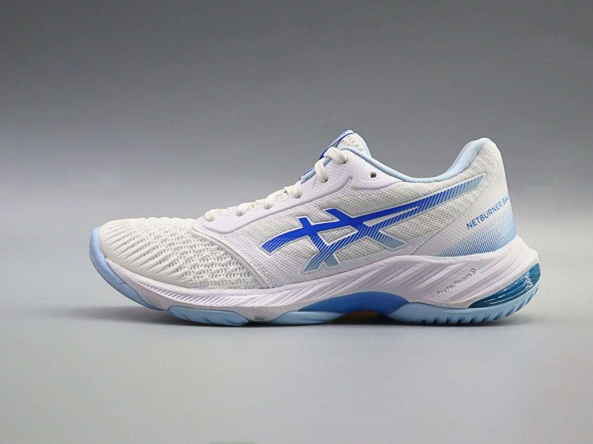 Asics Netburner Ballistic FF 3 được ví như một chiếc xe tăng nơi sân đấu