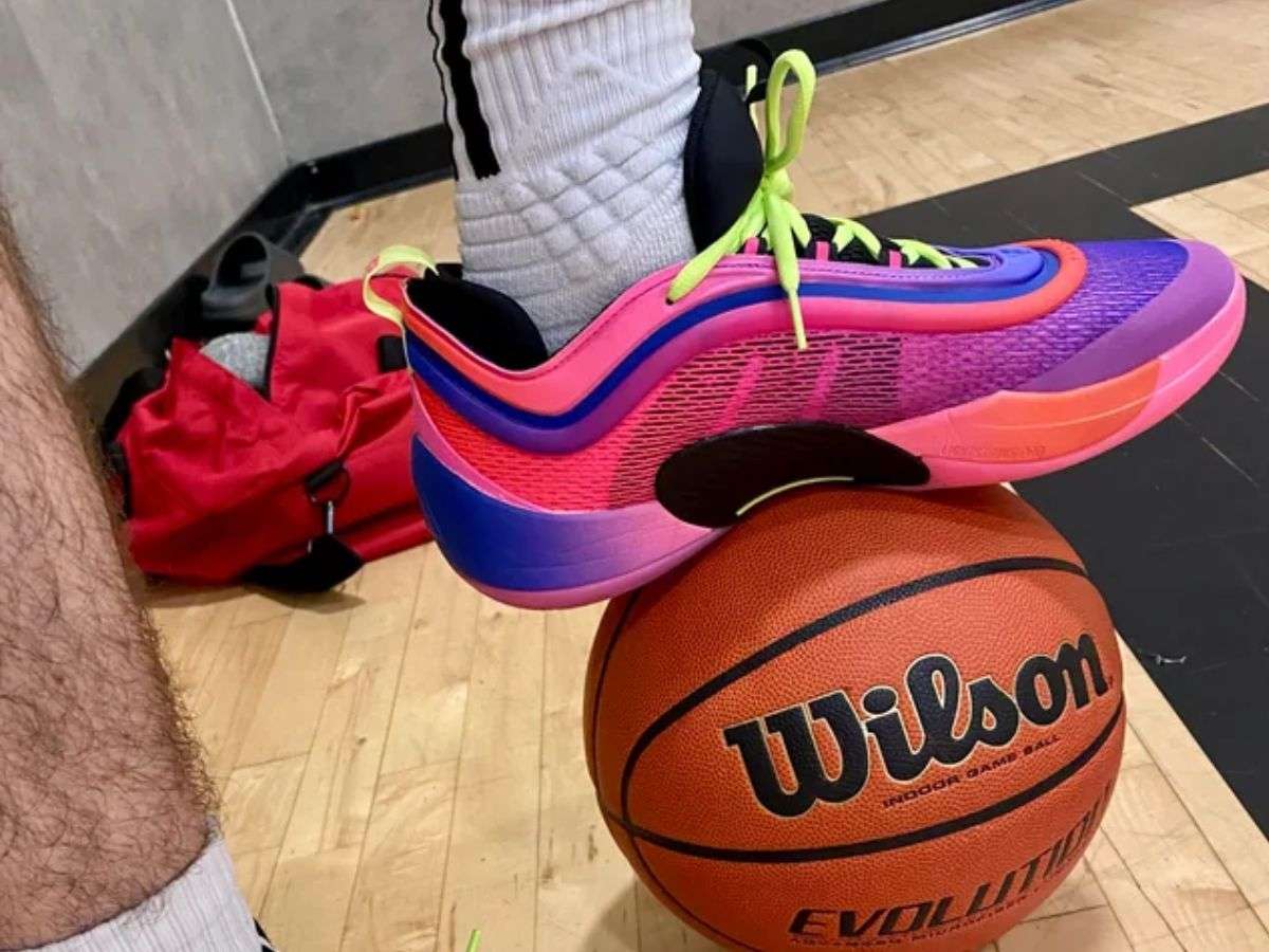 Nên chọn dòng Adidas D.O.N Issue để đảm bảo kinh tế