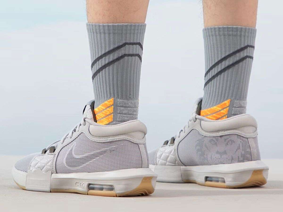 Giày bóng rổ outdoor Nike LeBron Witness Series