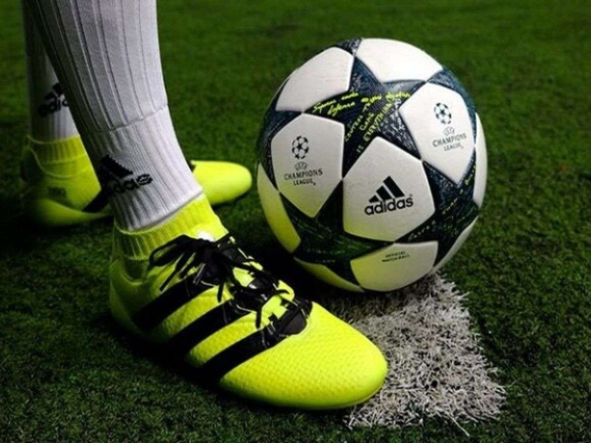 Adidas và huyền thoại giày đá bóng