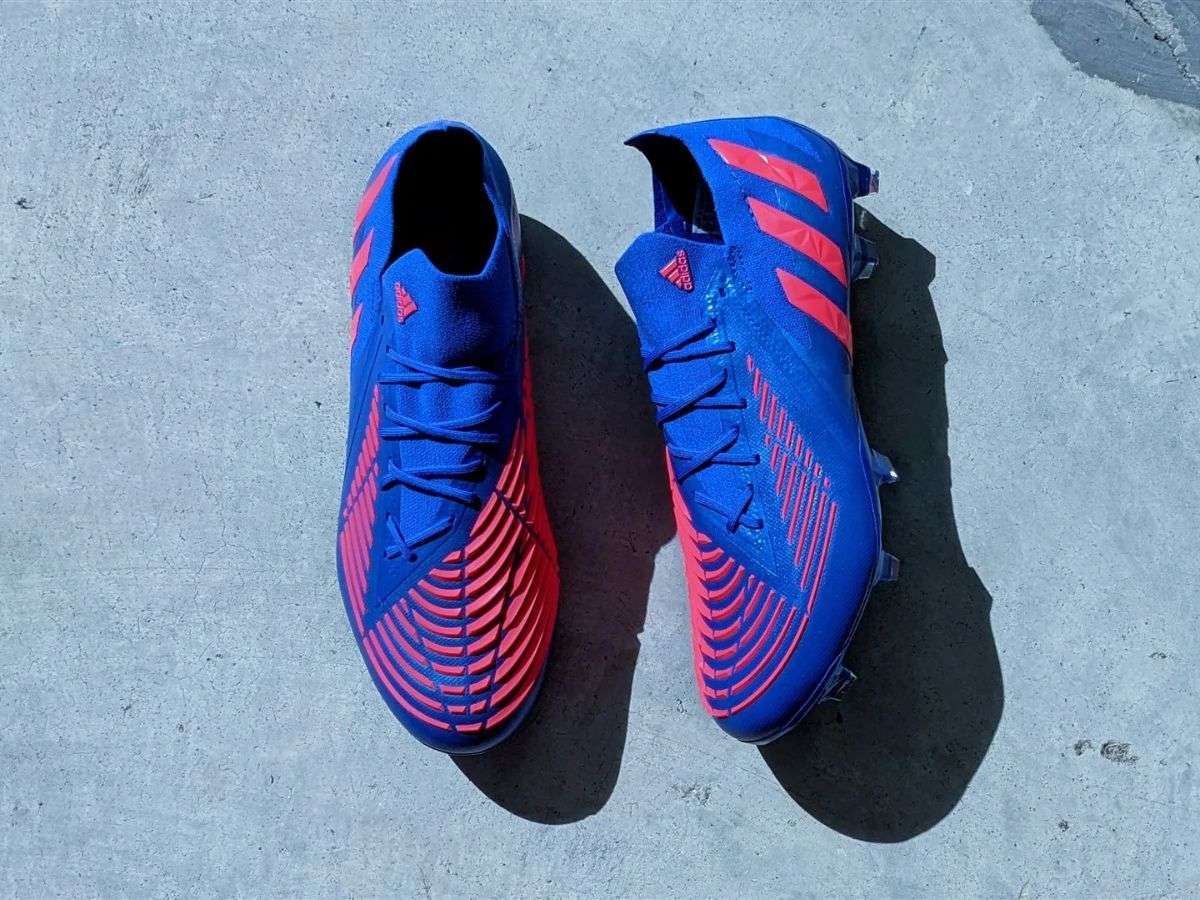 Giày đá bóng Adidas Predator