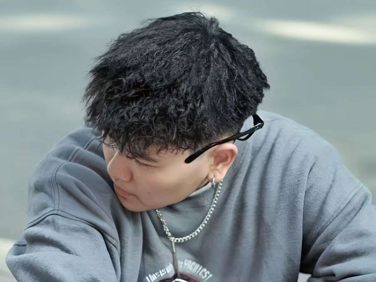 Tóc xoăn nam con sâu